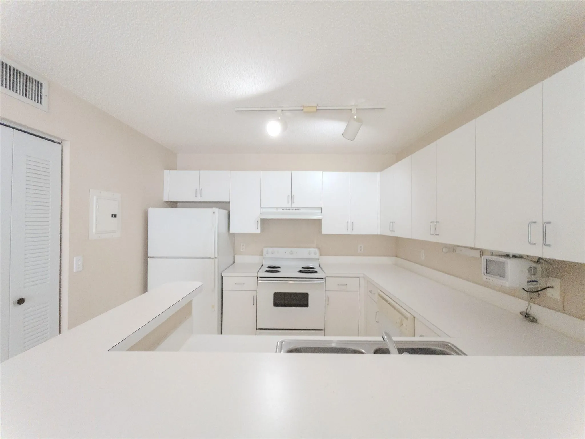 2041 Renaissance Blvd, #202