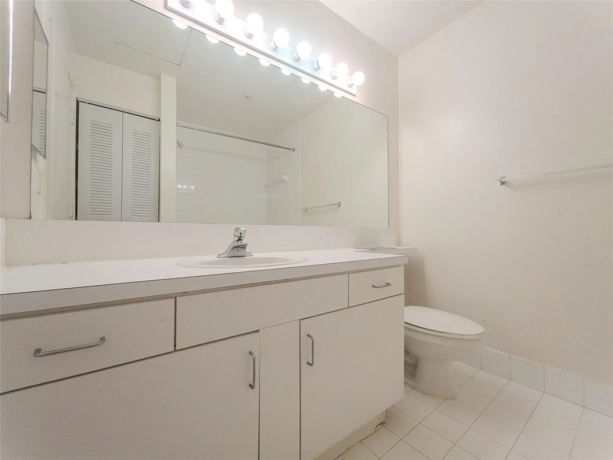 2041 Renaissance Blvd, #202