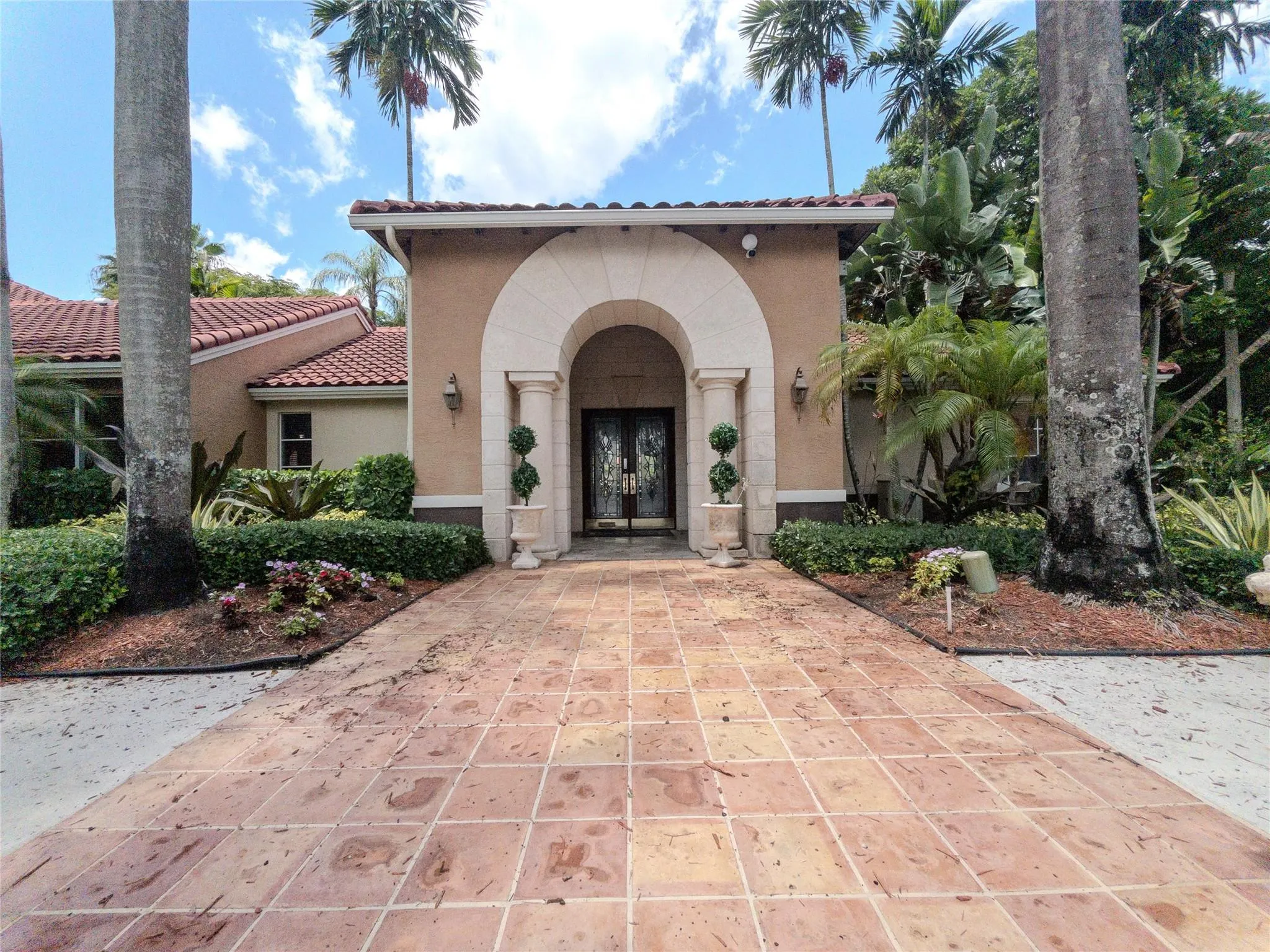 2041 Renaissance Blvd, #202