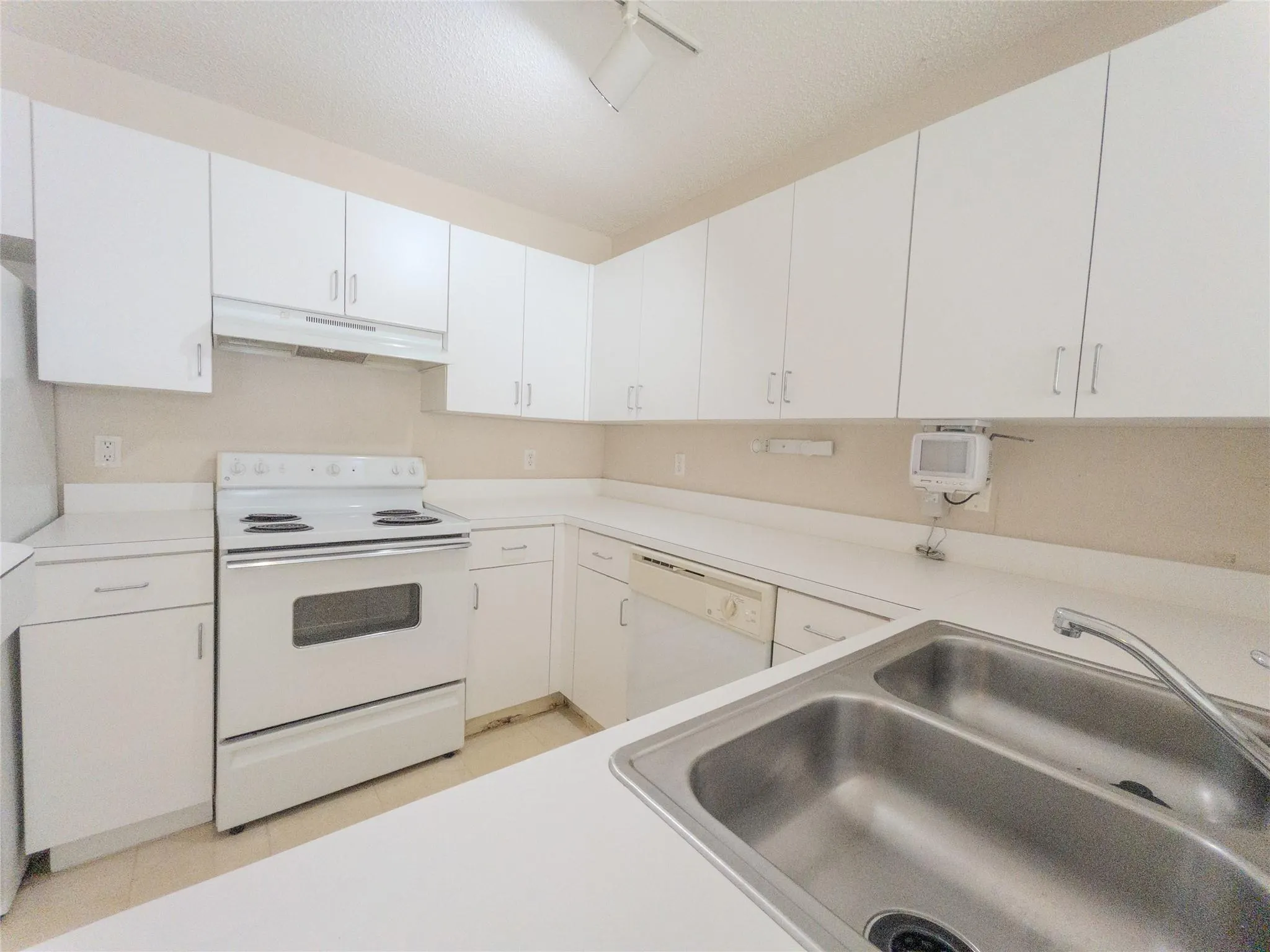2041 Renaissance Blvd, #202