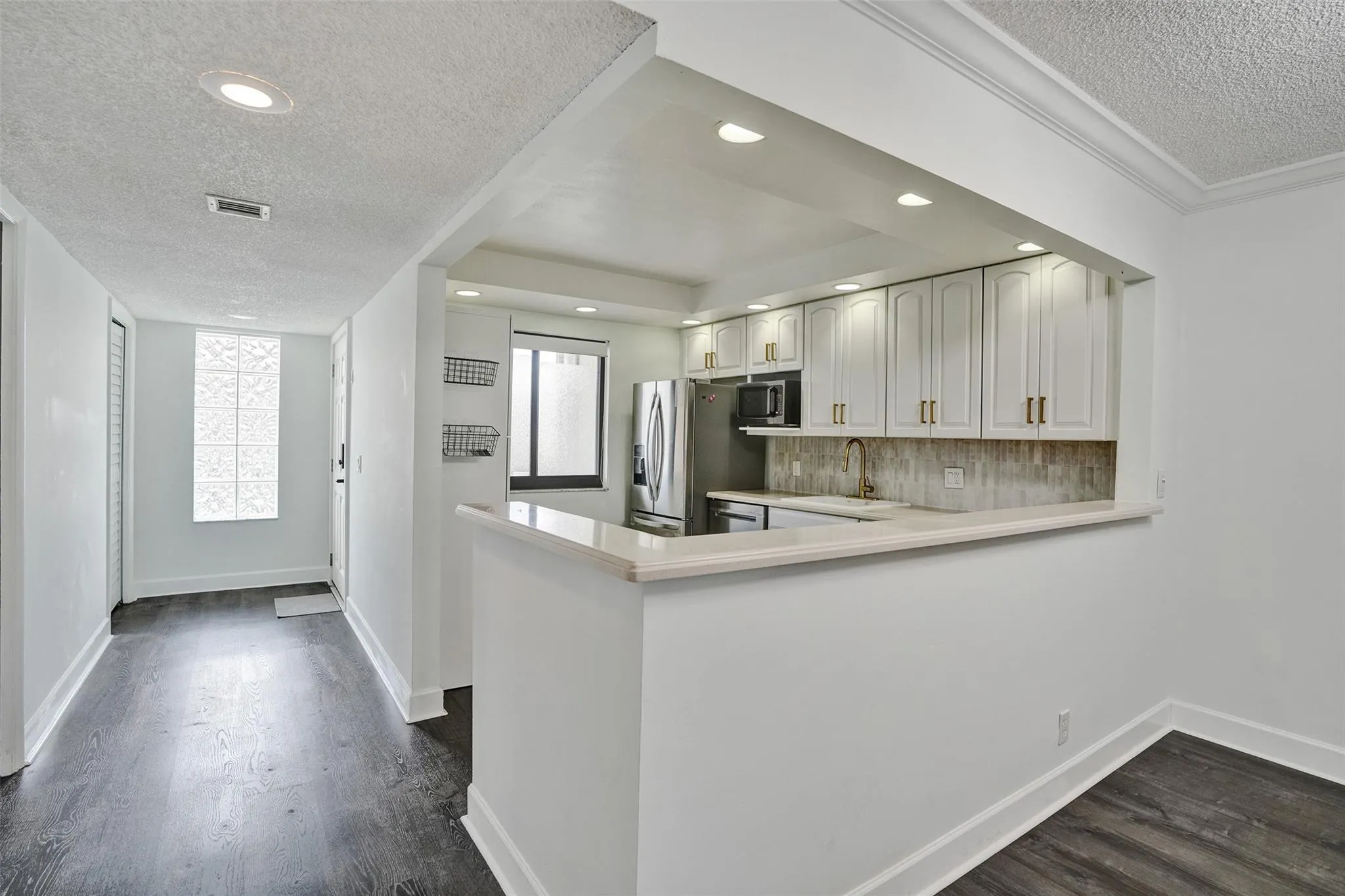 374 Lakeview Dr, #203