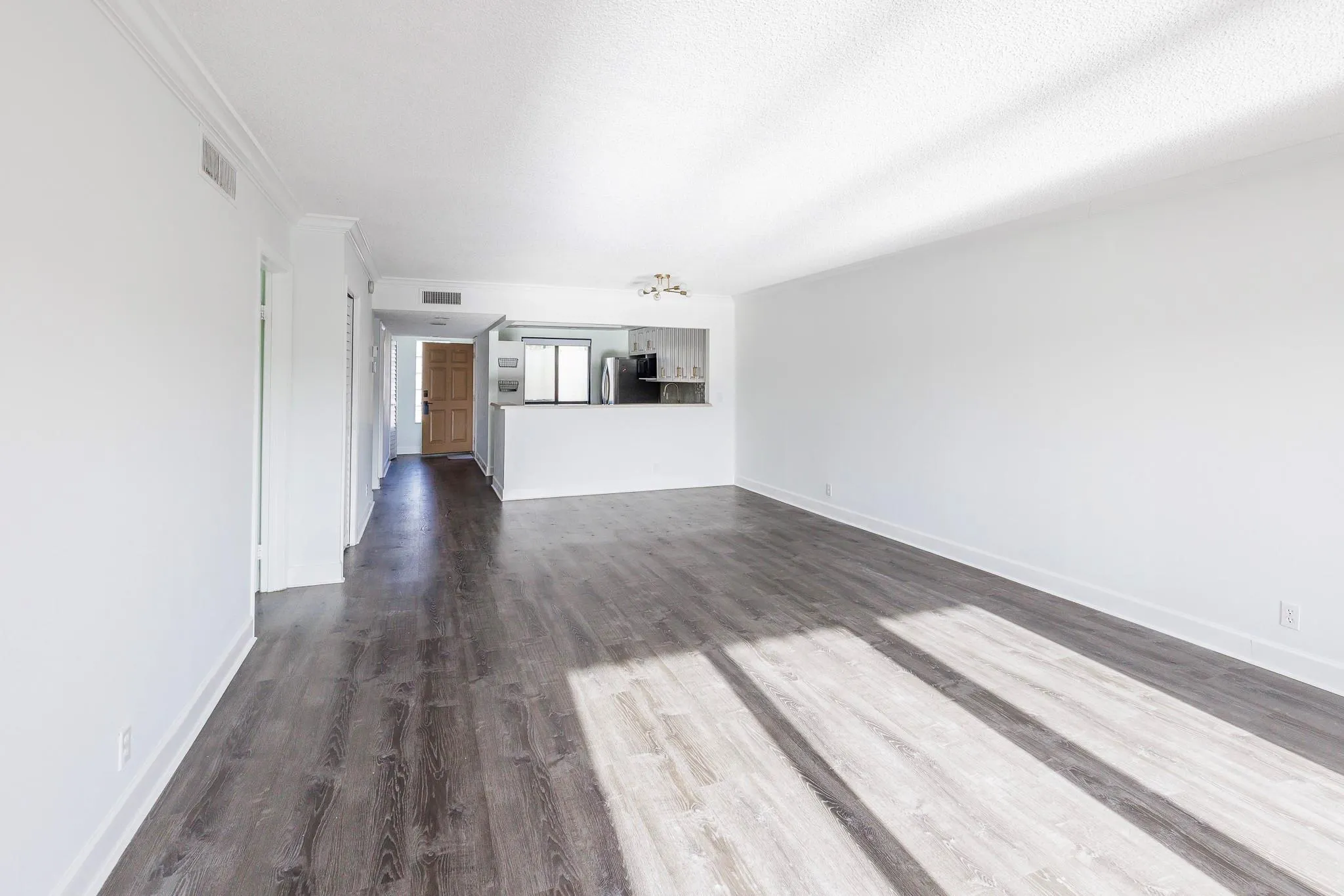 374 Lakeview Dr, #203