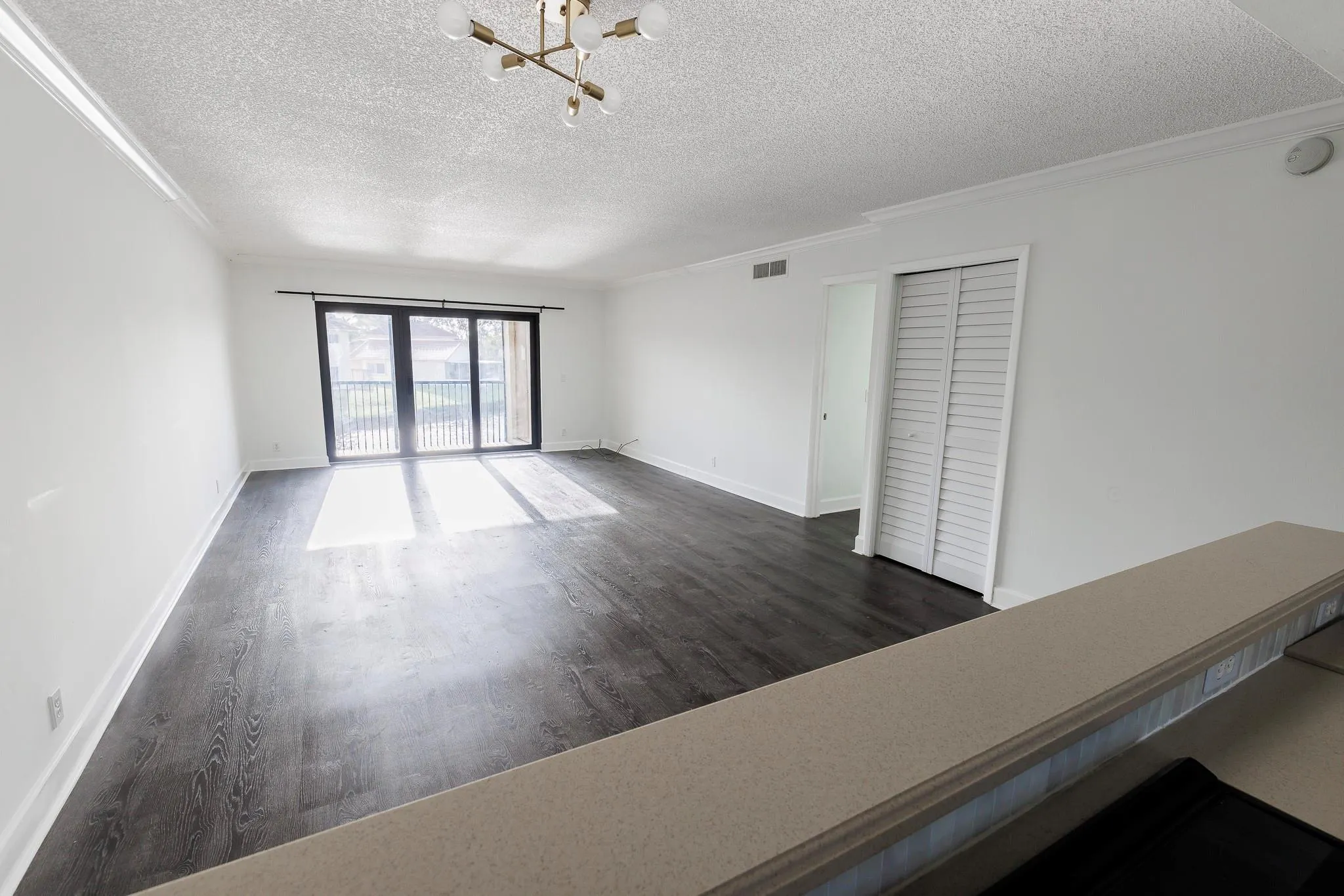 374 Lakeview Dr, #203
