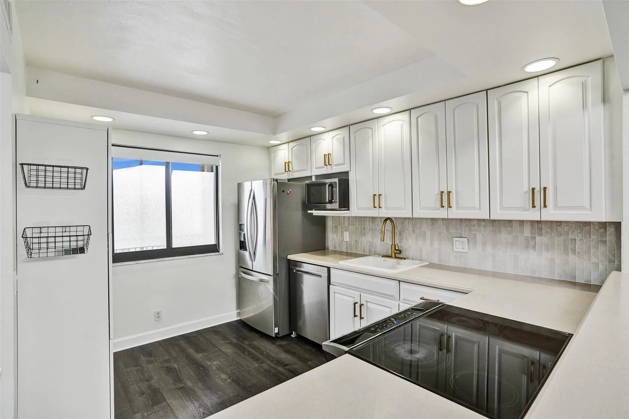374 Lakeview Dr, #203