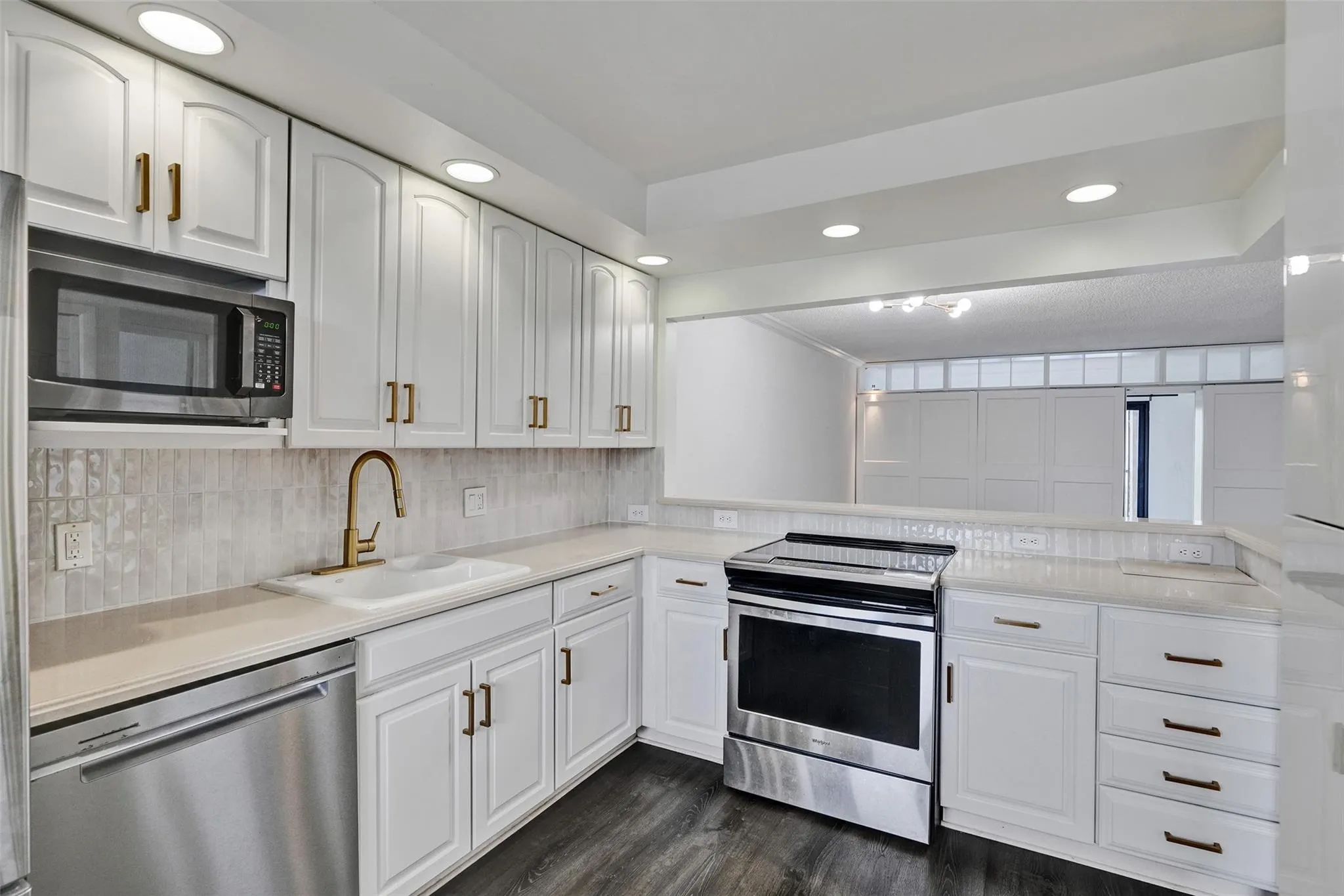 374 Lakeview Dr, #203