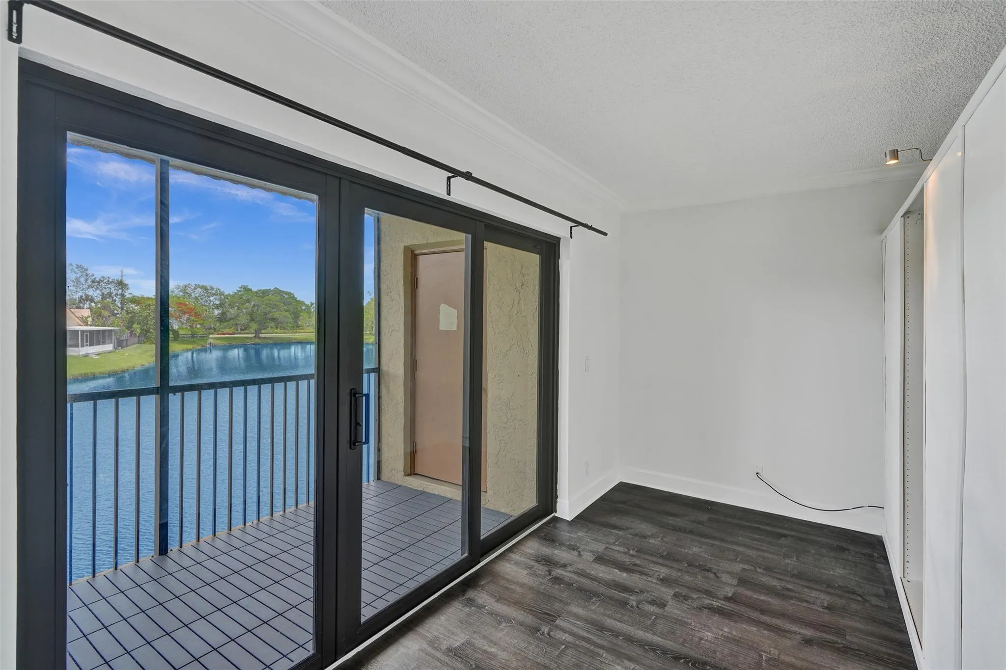 374 Lakeview Dr, #203