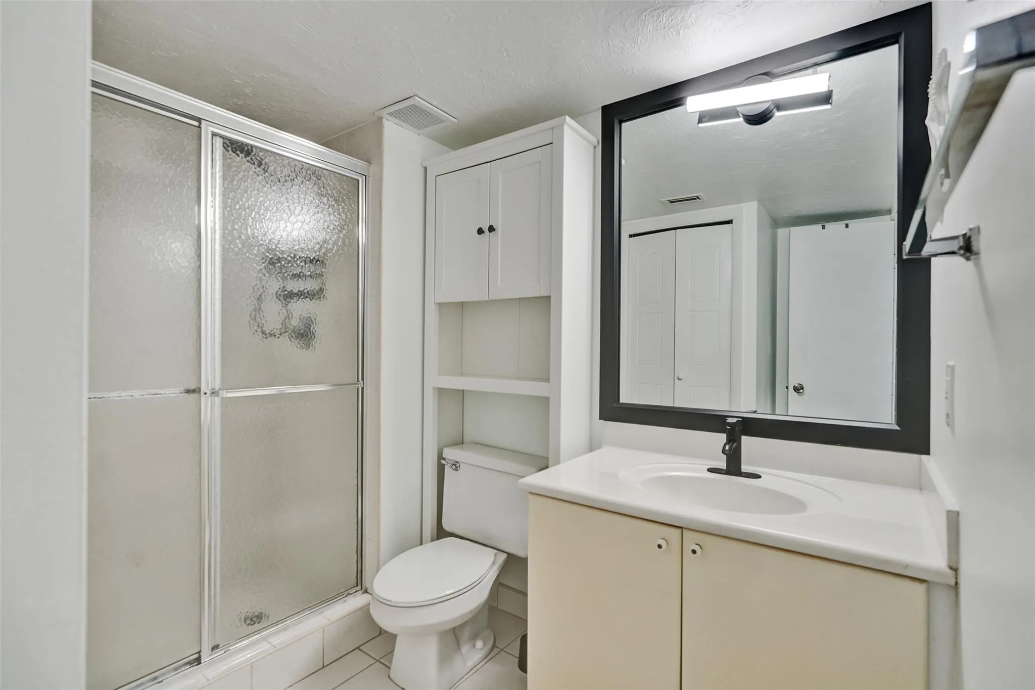 374 Lakeview Dr, #203