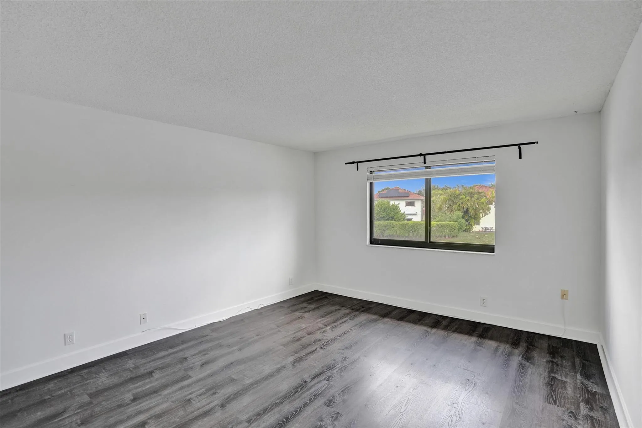374 Lakeview Dr, #203