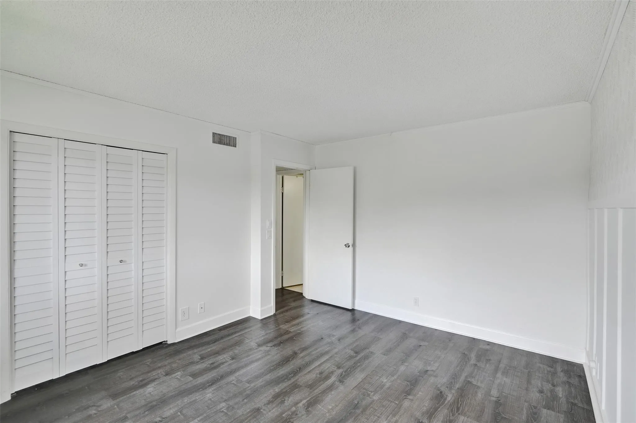 374 Lakeview Dr, #203