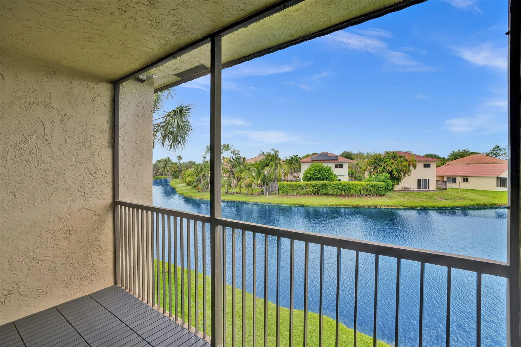 374 Lakeview Dr, #203