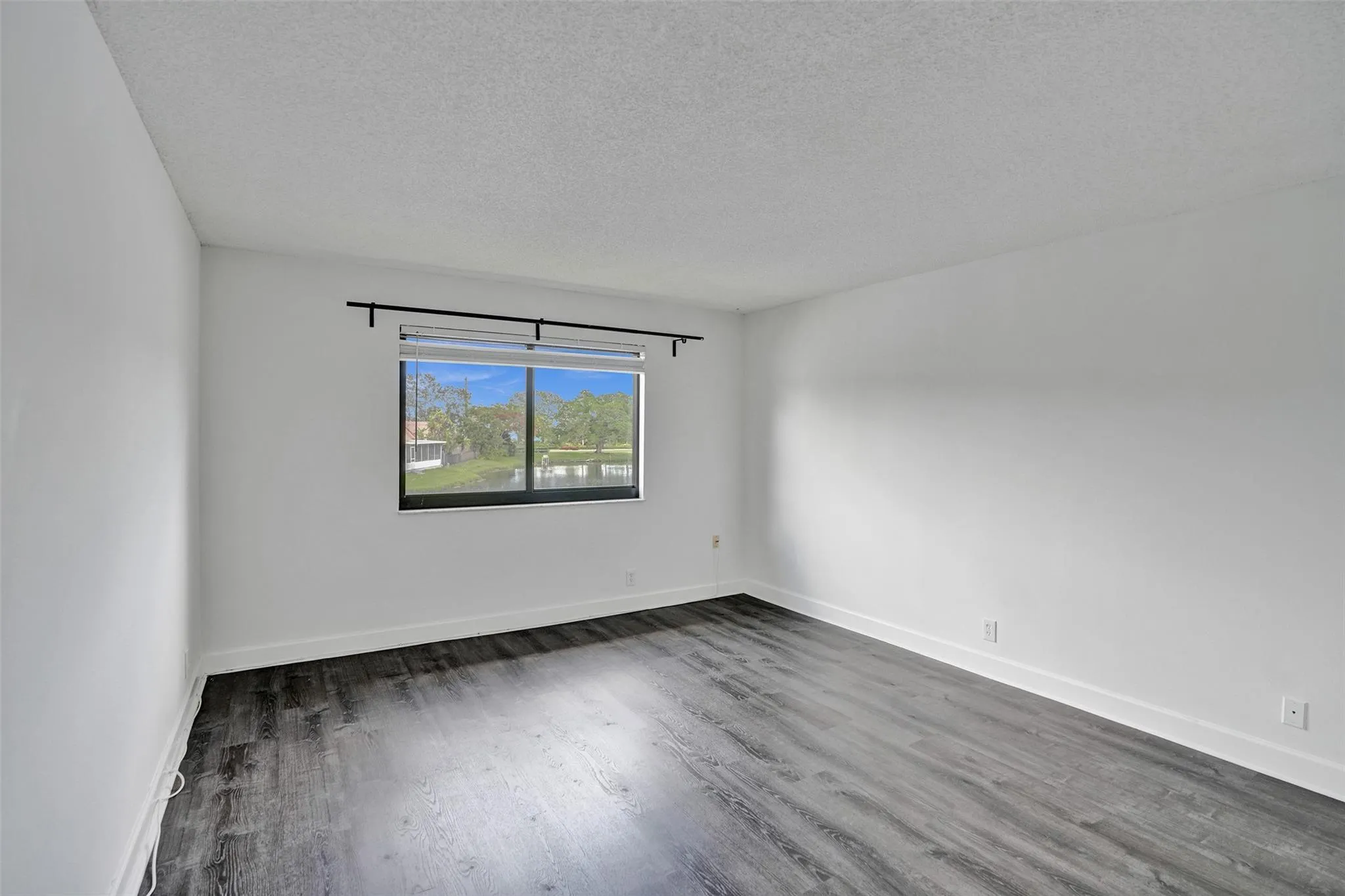 374 Lakeview Dr, #203