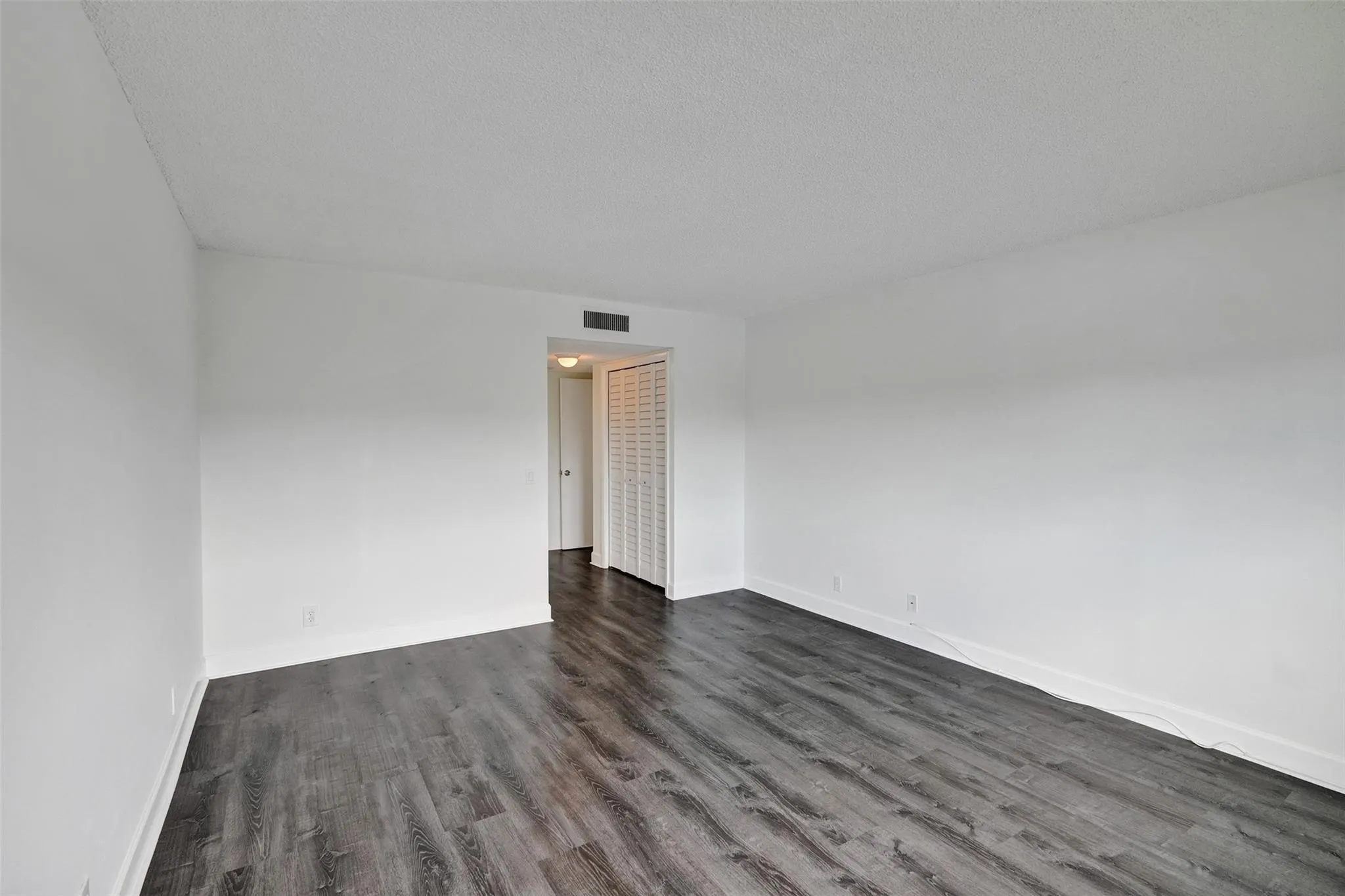 374 Lakeview Dr, #203