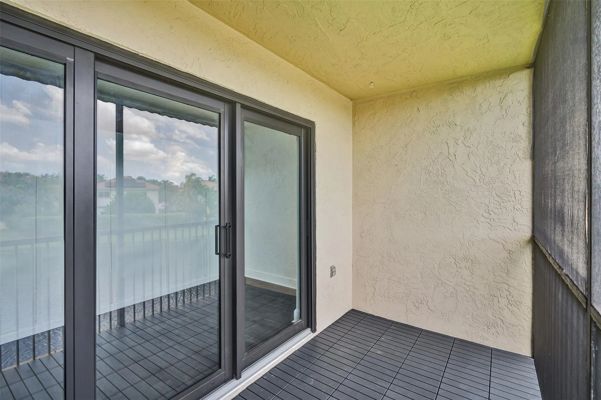374 Lakeview Dr, #203