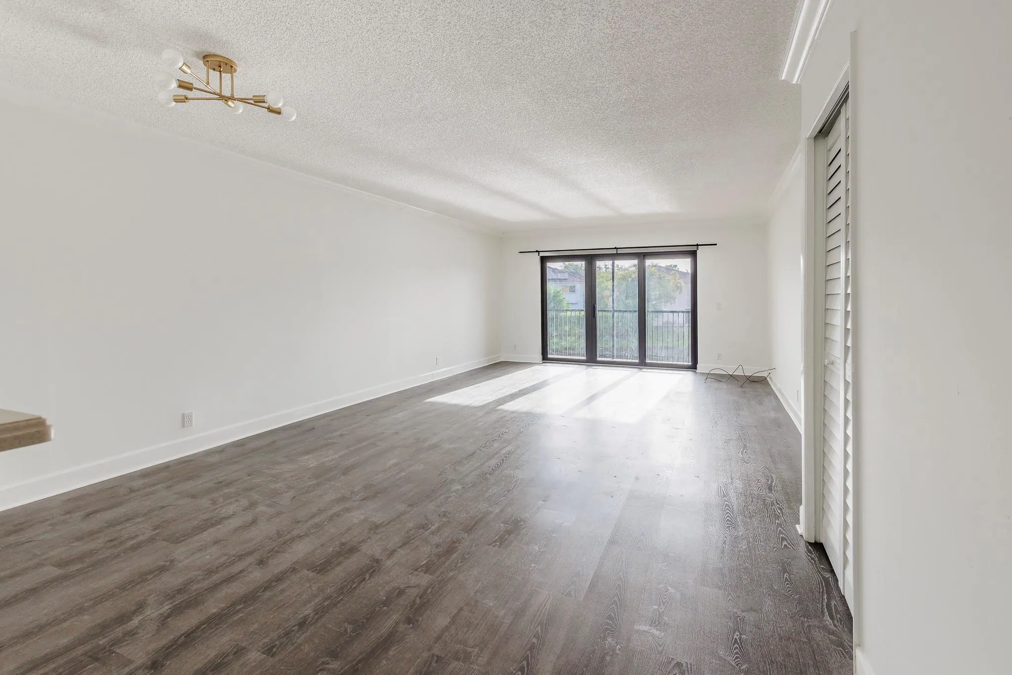 374 Lakeview Dr, #203