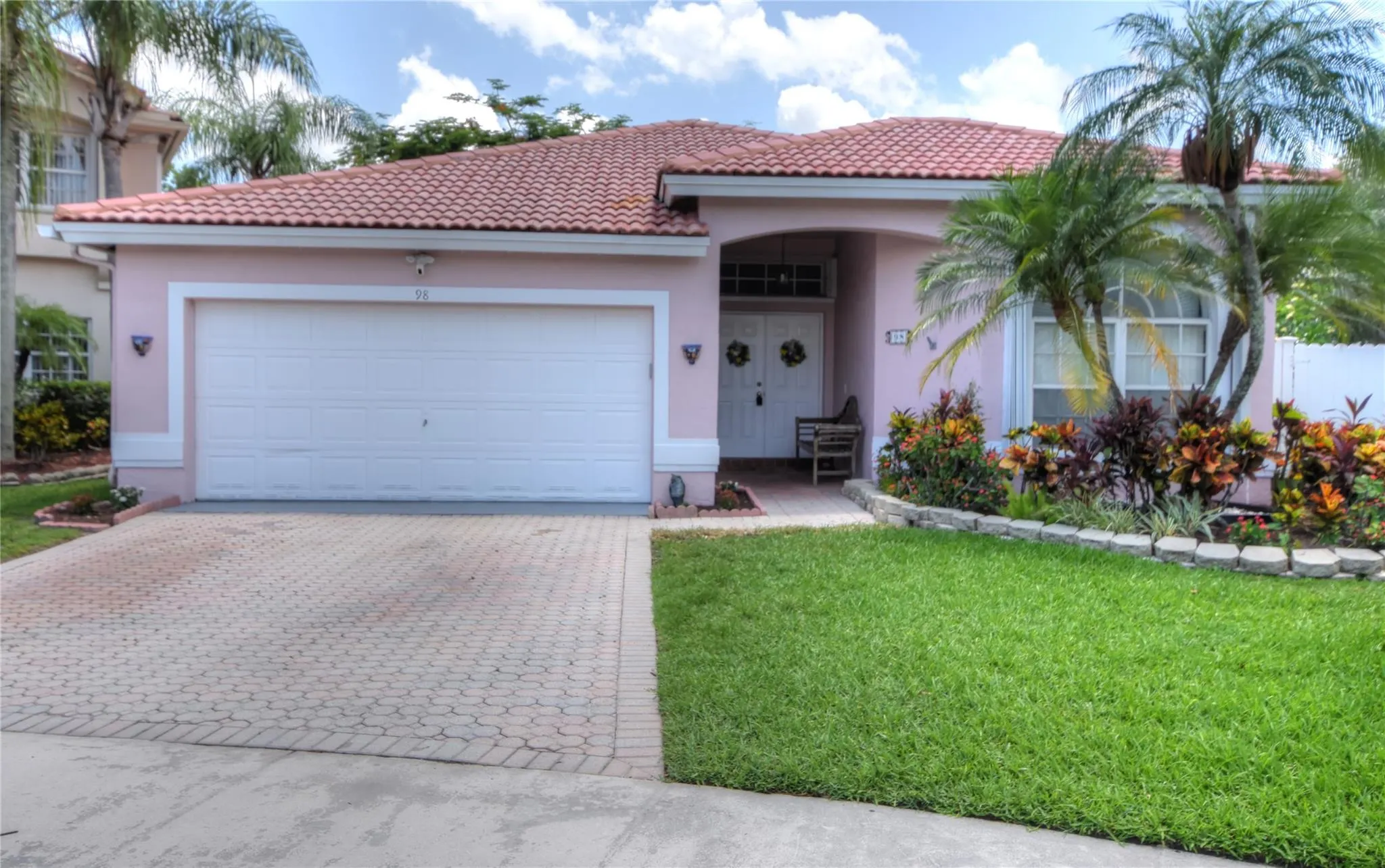 98 Gables Blvd