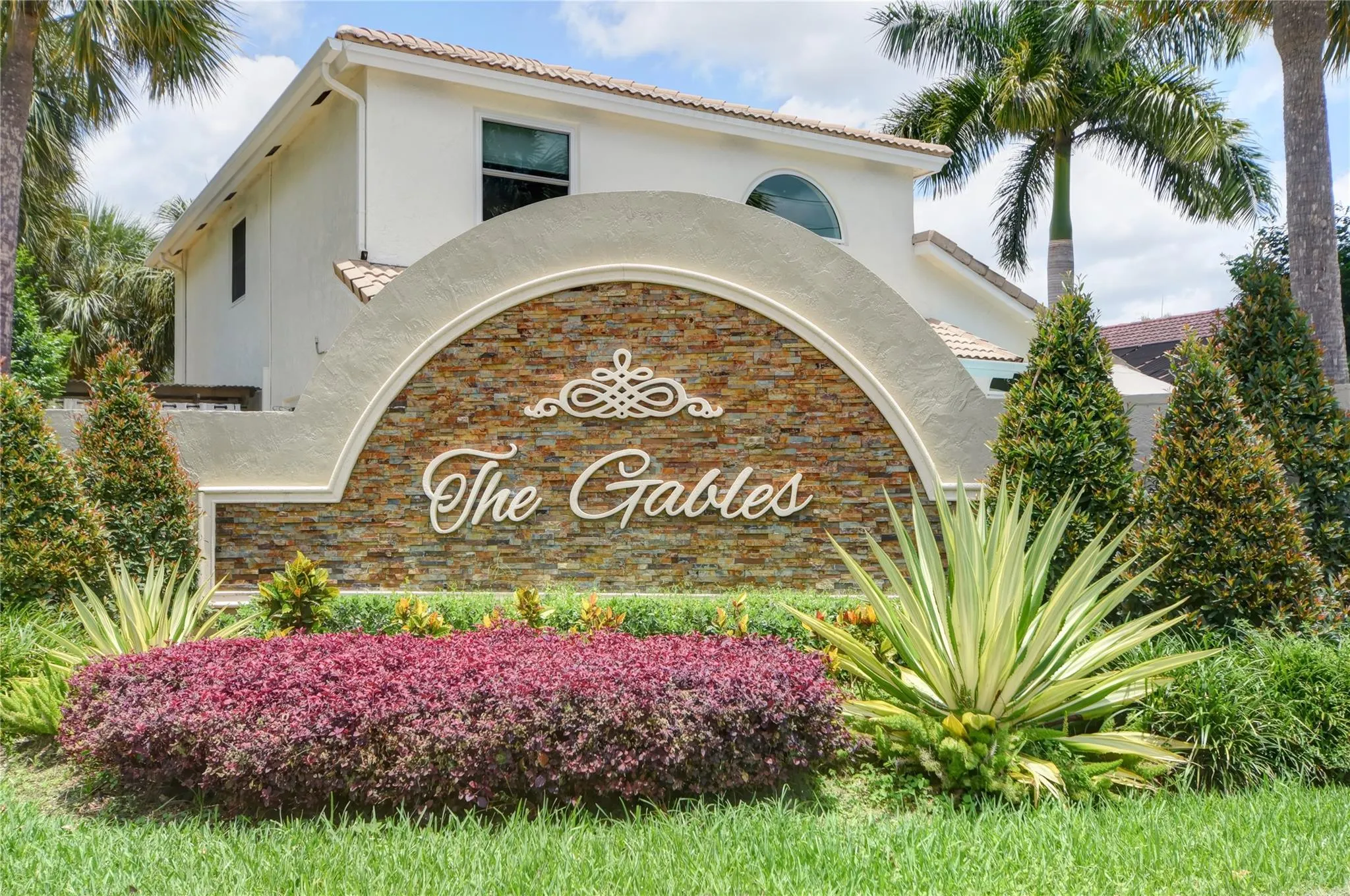 98 Gables Blvd