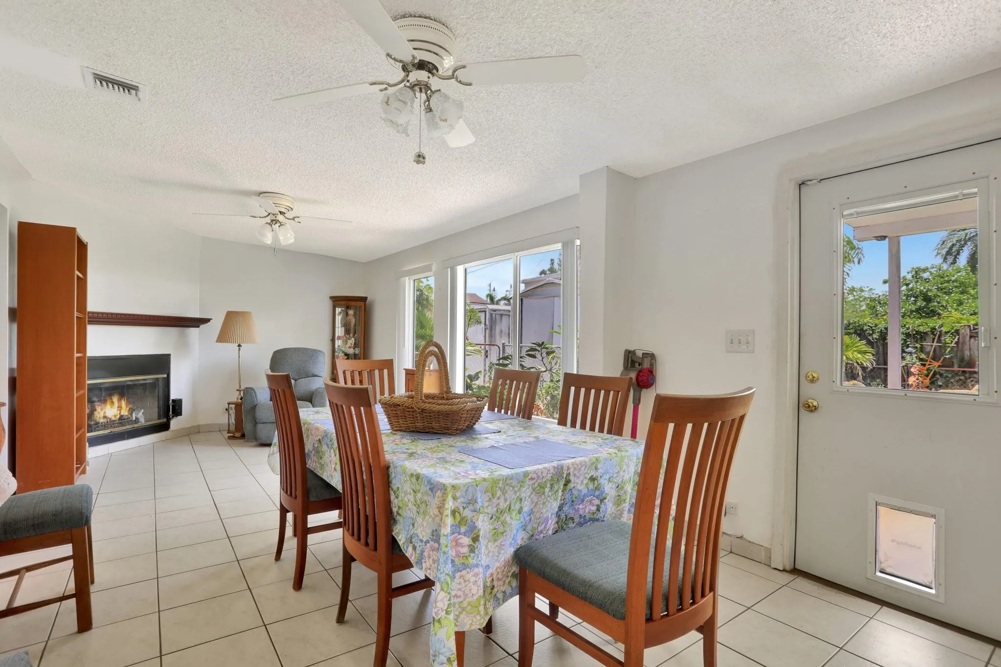 217 SW 9th Ct