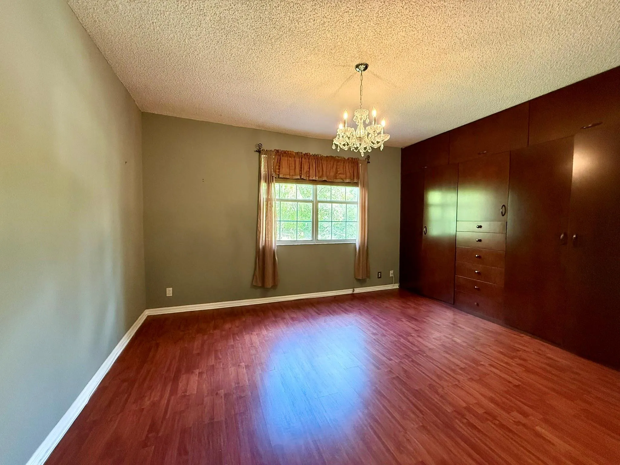 1402 Veracruz Ln