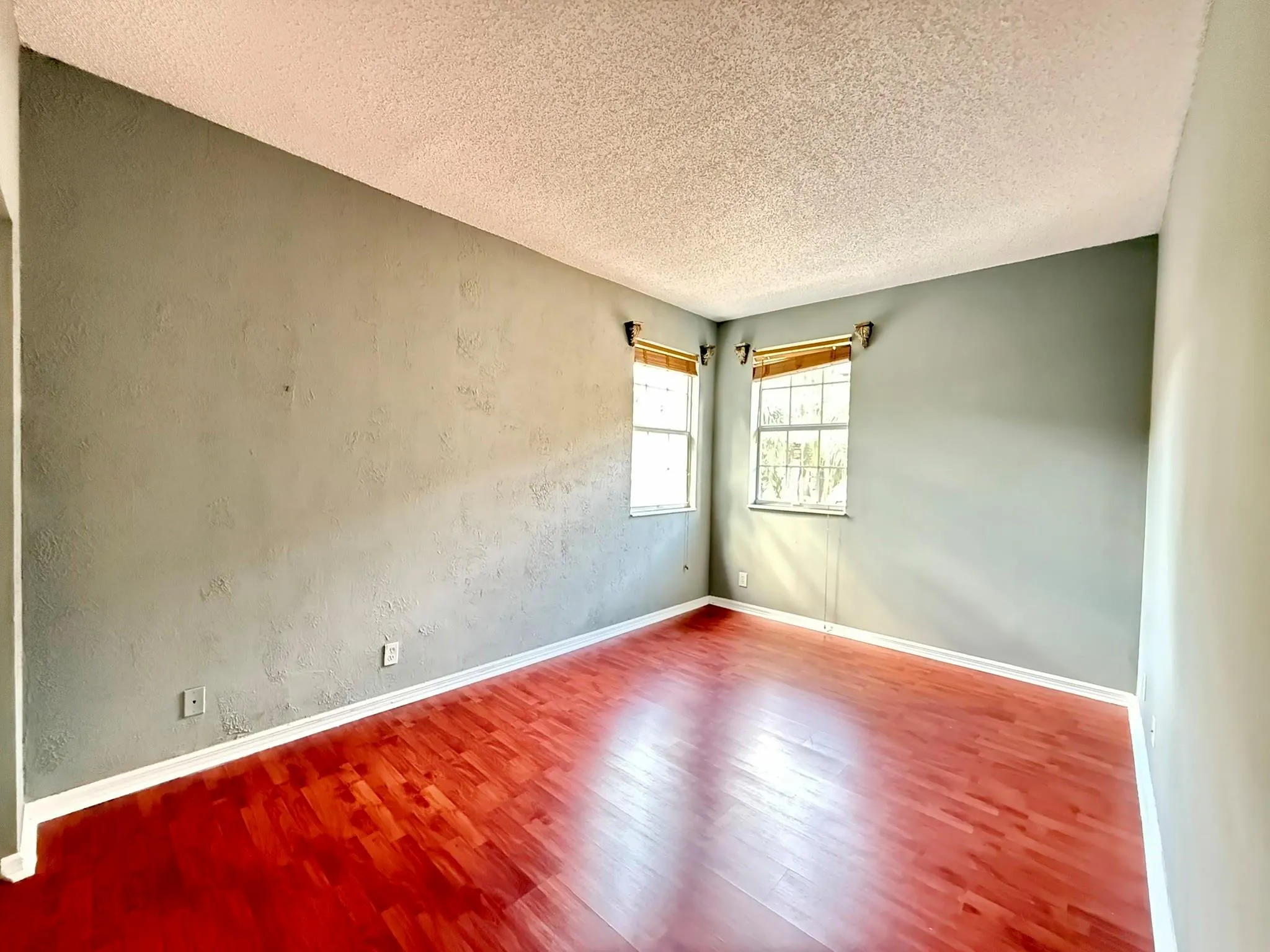 1402 Veracruz Ln