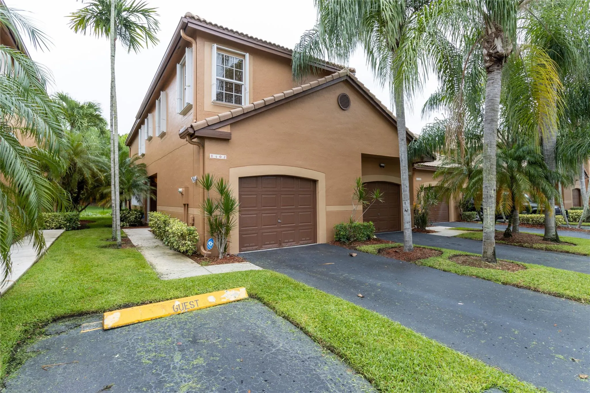 1402 Veracruz Ln