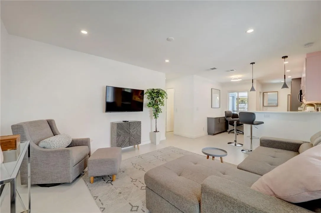 50 NE 30th Ct