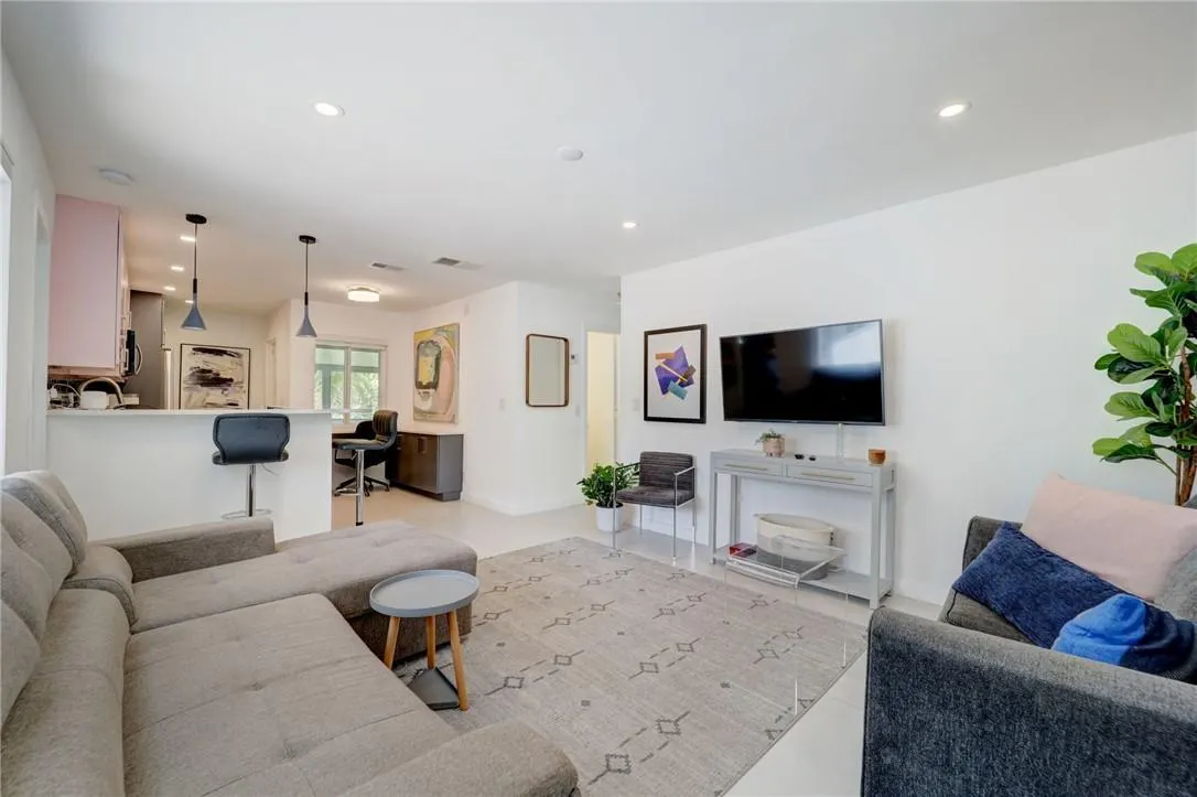 50 NE 30th Ct