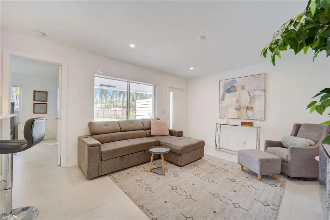 50 NE 30th Ct