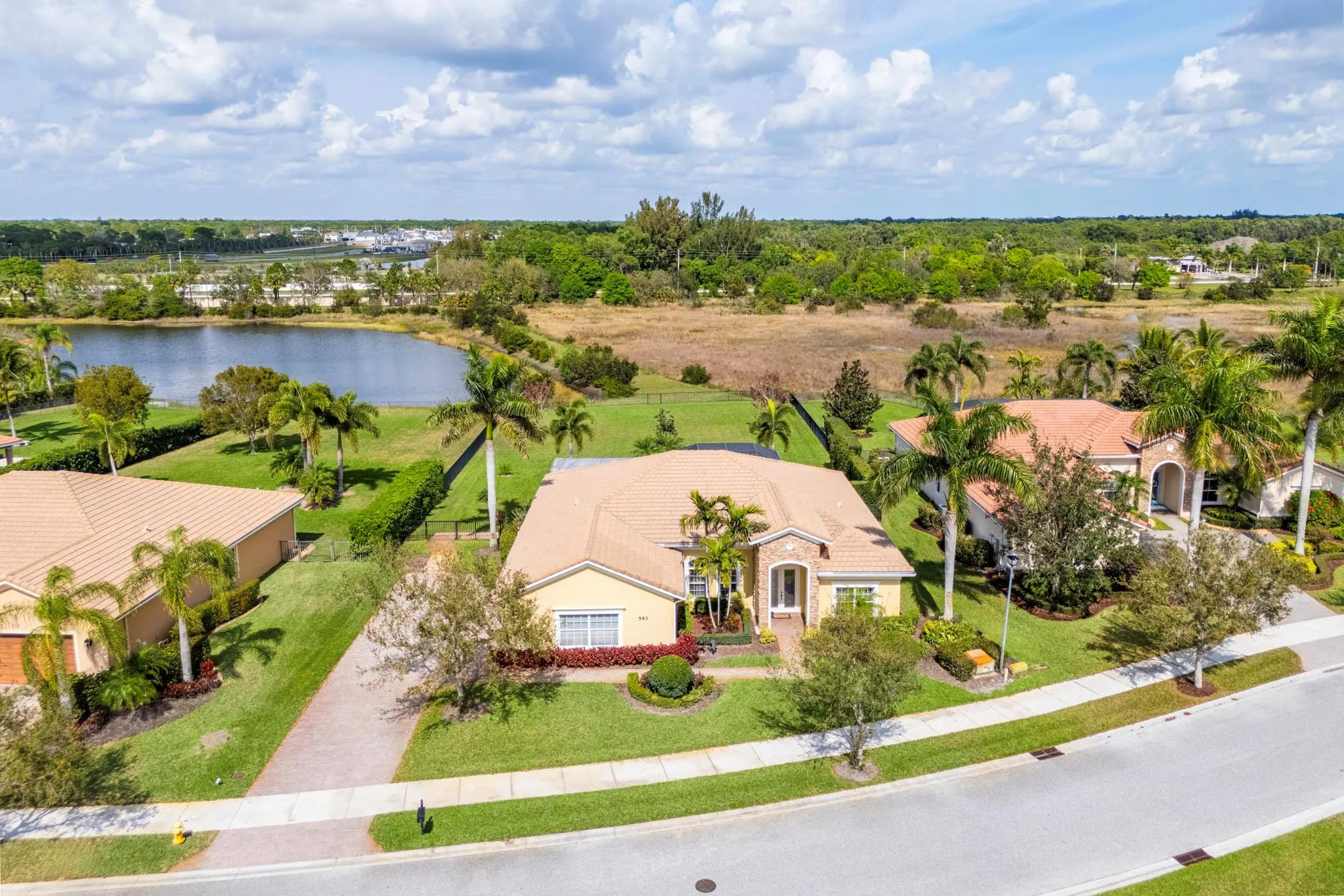 593 SE Tres Belle Circle