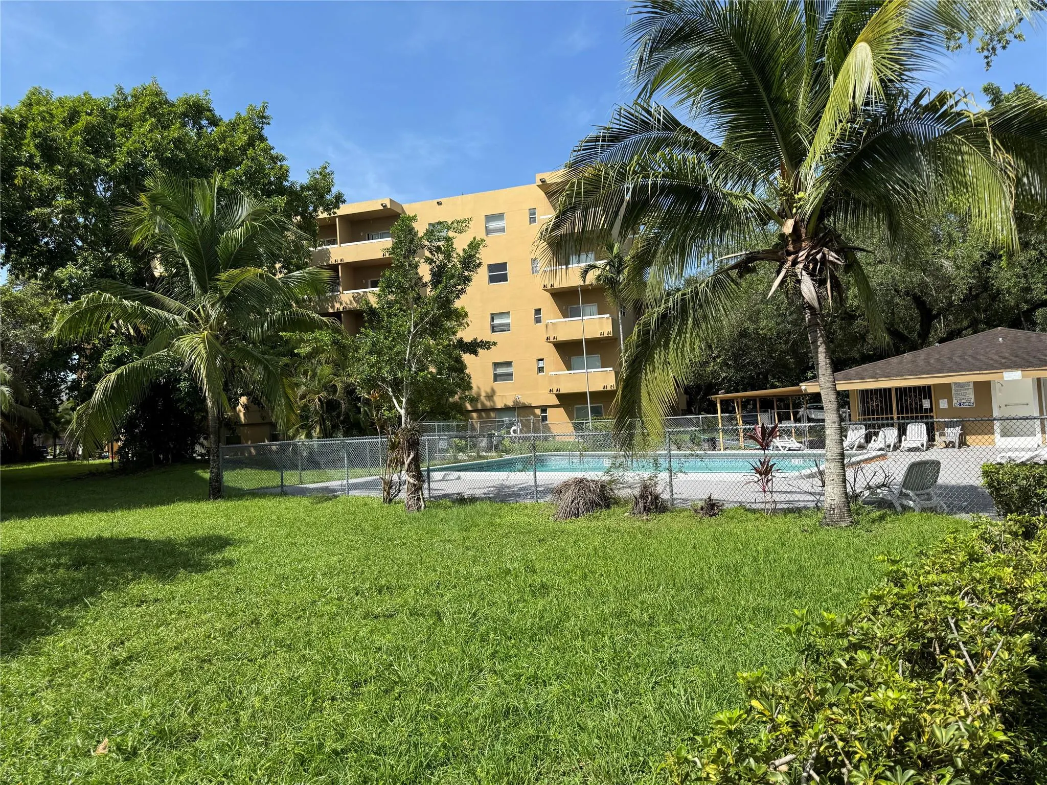 4111 Stirling Rd, #304