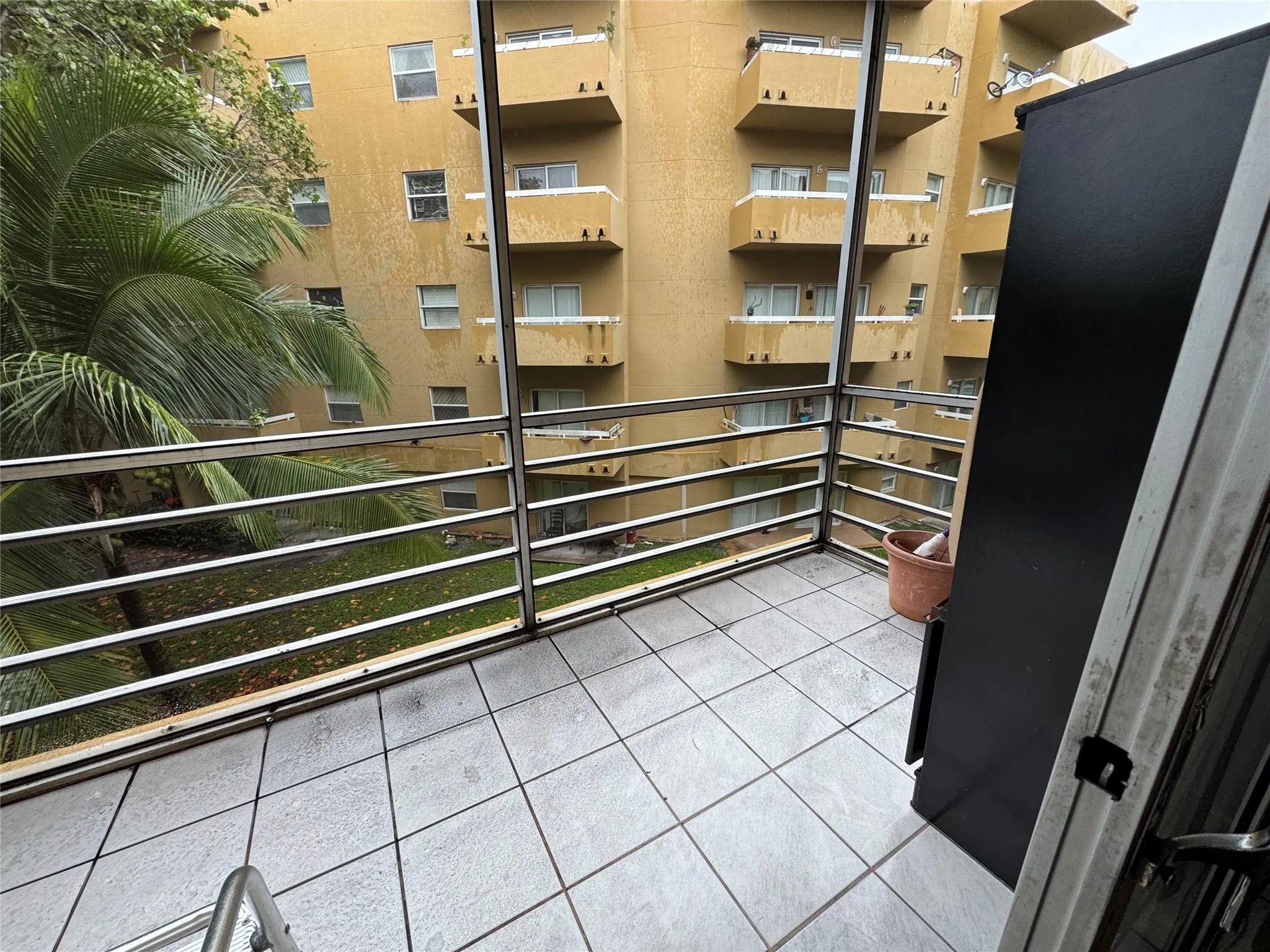4111 Stirling Rd, #304