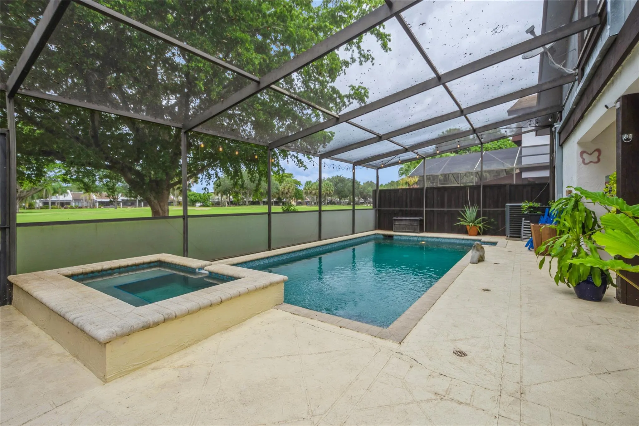 1400 W Sandpiper Cir