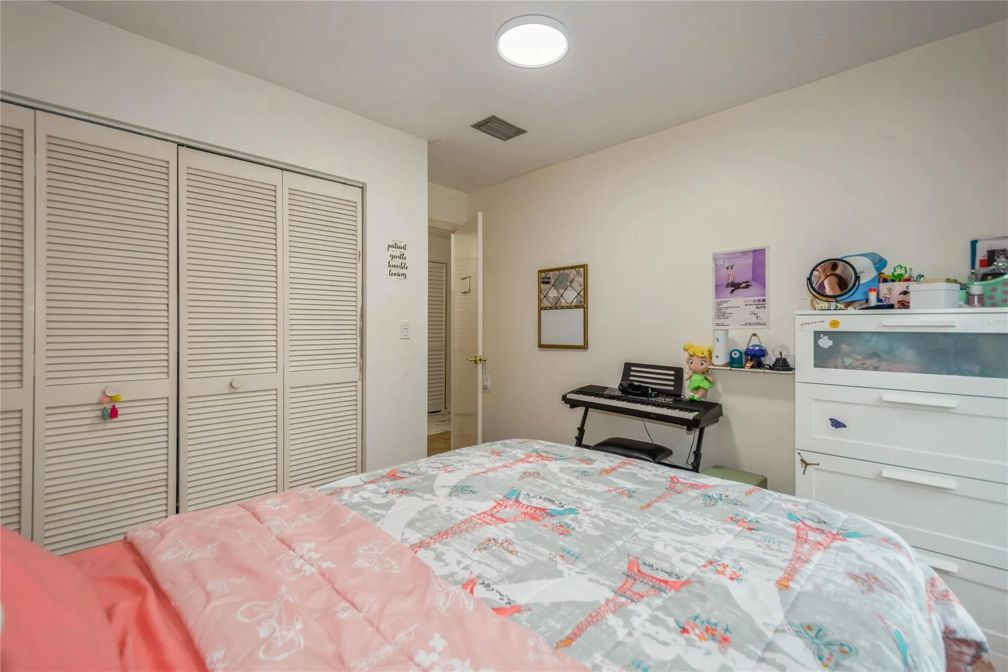 1400 W Sandpiper Cir