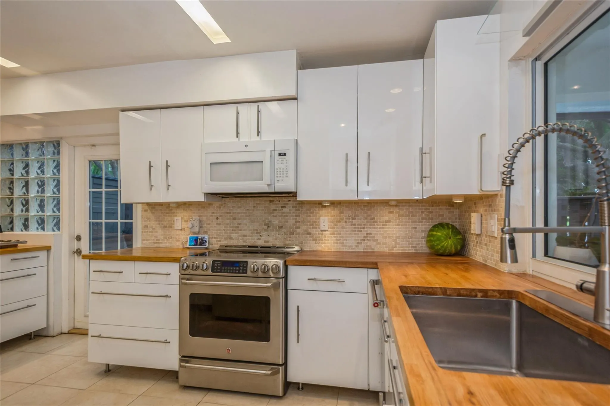 1400 W Sandpiper Cir