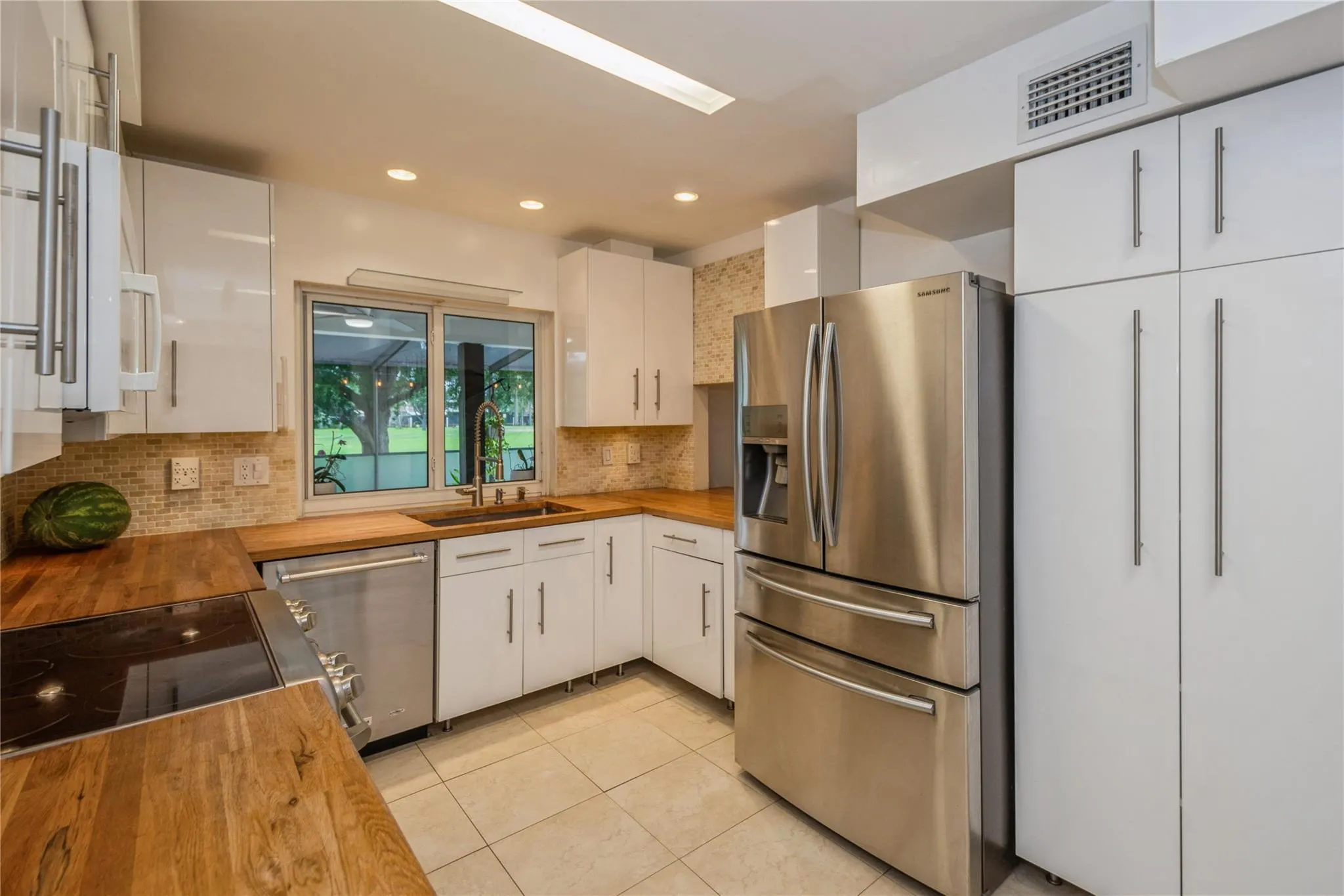 1400 W Sandpiper Cir