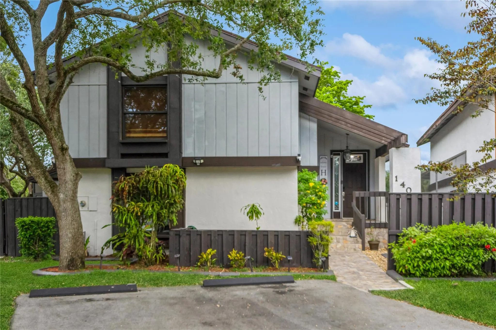 1400 W Sandpiper Cir