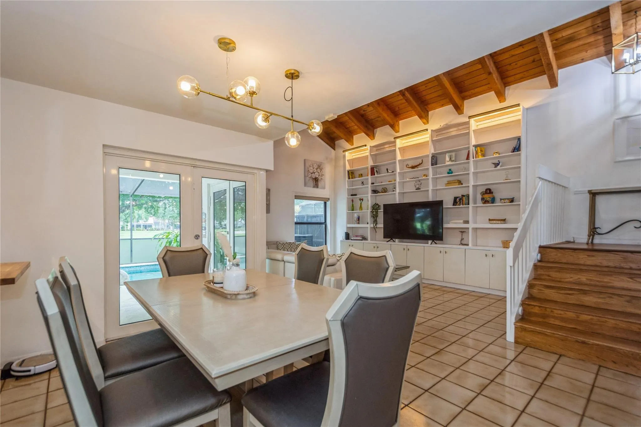 1400 W Sandpiper Cir