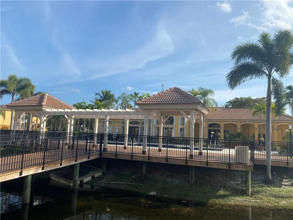 9640 NW 2ND ST, #5-302