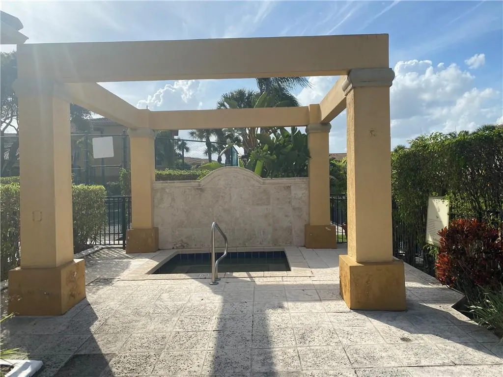 9640 NW 2ND ST, #5-302