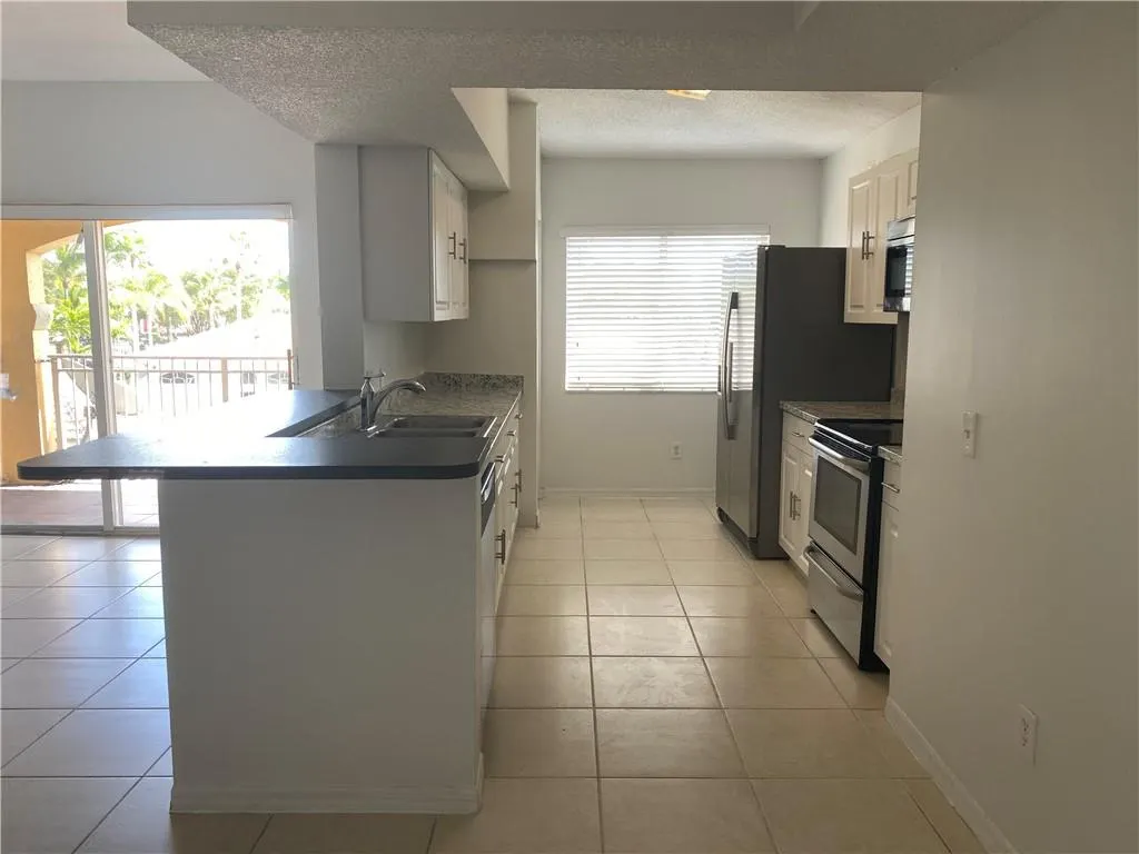 9640 NW 2ND ST, #5-302