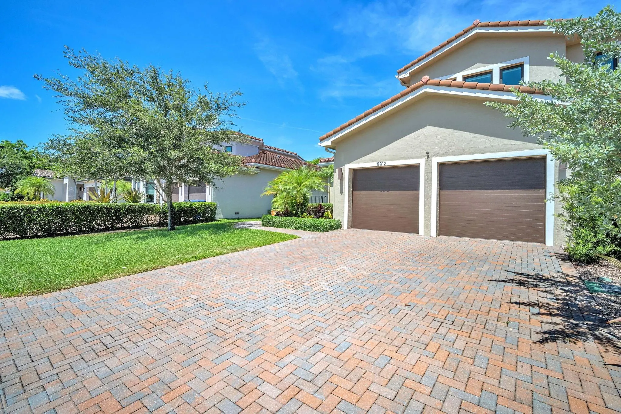 5812 E Brookfield Cir E