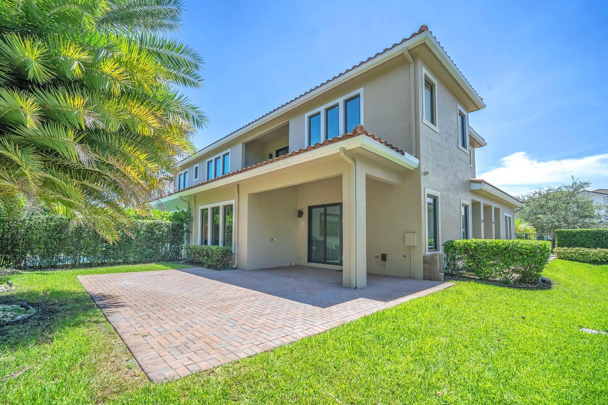 5812 E Brookfield Cir E