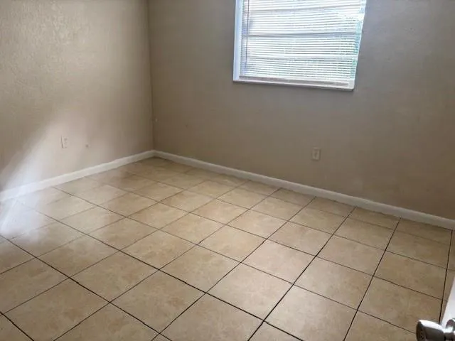 429 Executive Center Dr, #211