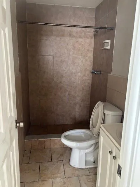 429 Executive Center Dr, #211