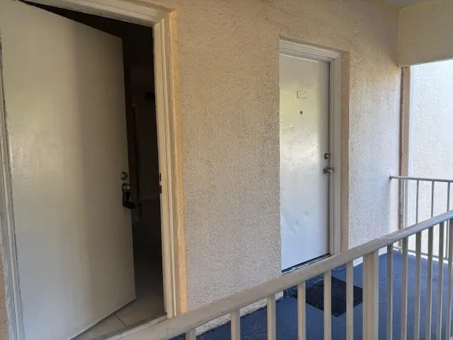 429 Executive Center Dr, #211
