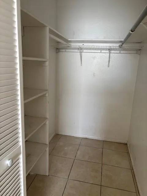 429 Executive Center Dr, #211
