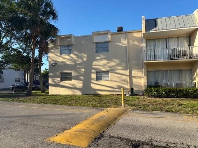 429 Executive Center Dr, #211