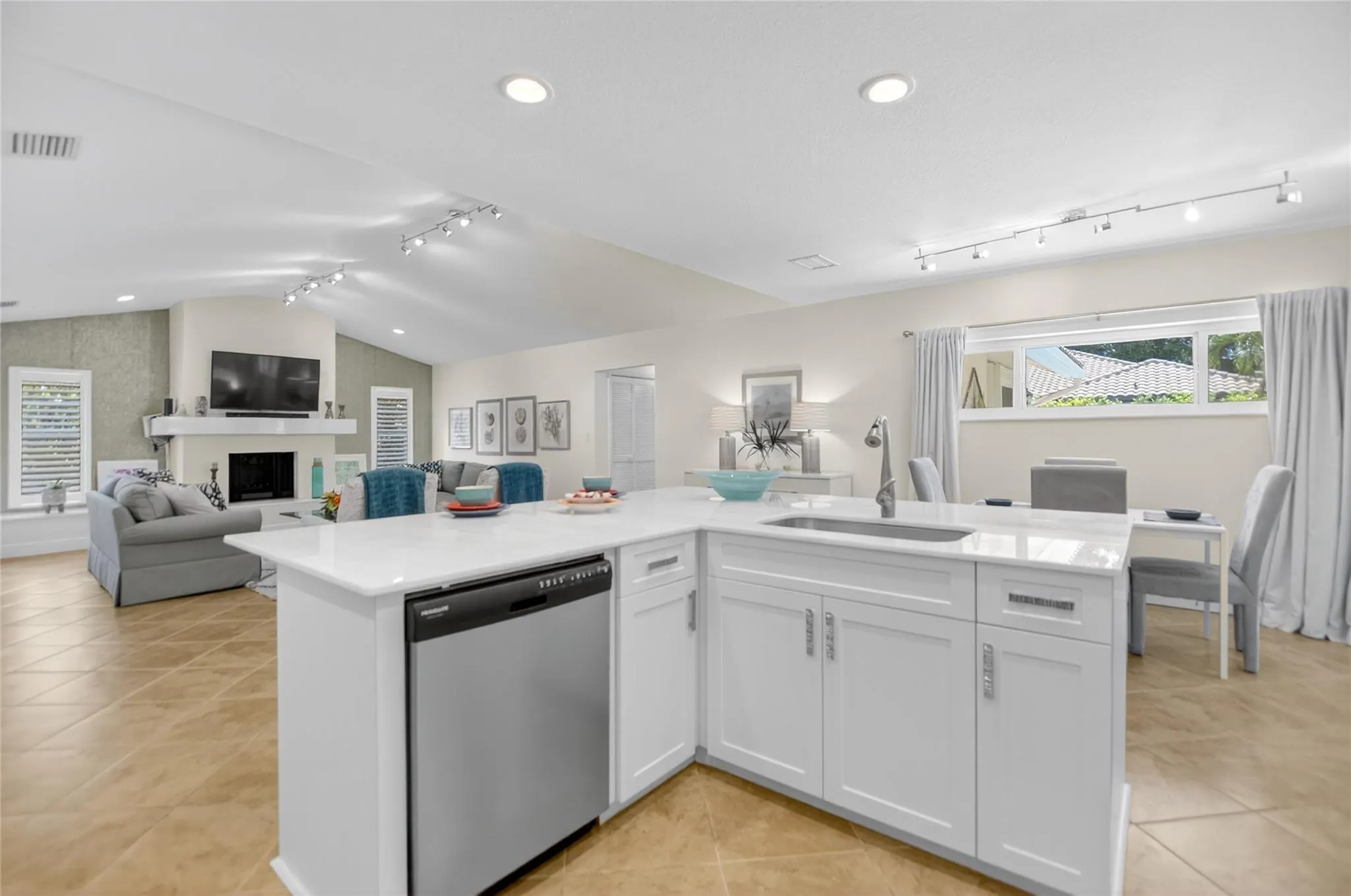 250 WOODLAKE Lane