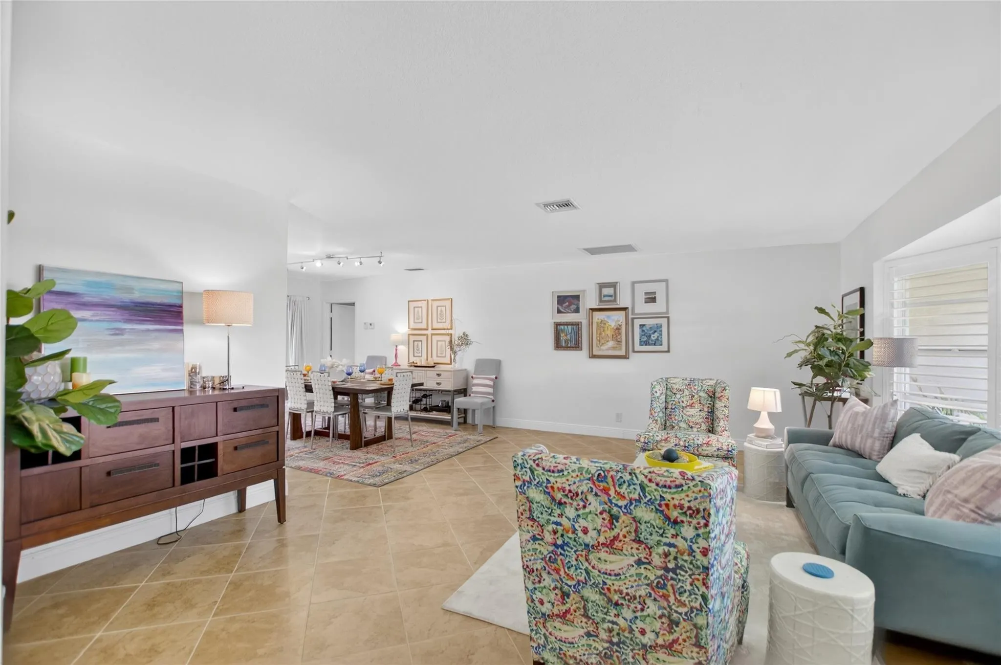 250 WOODLAKE Lane
