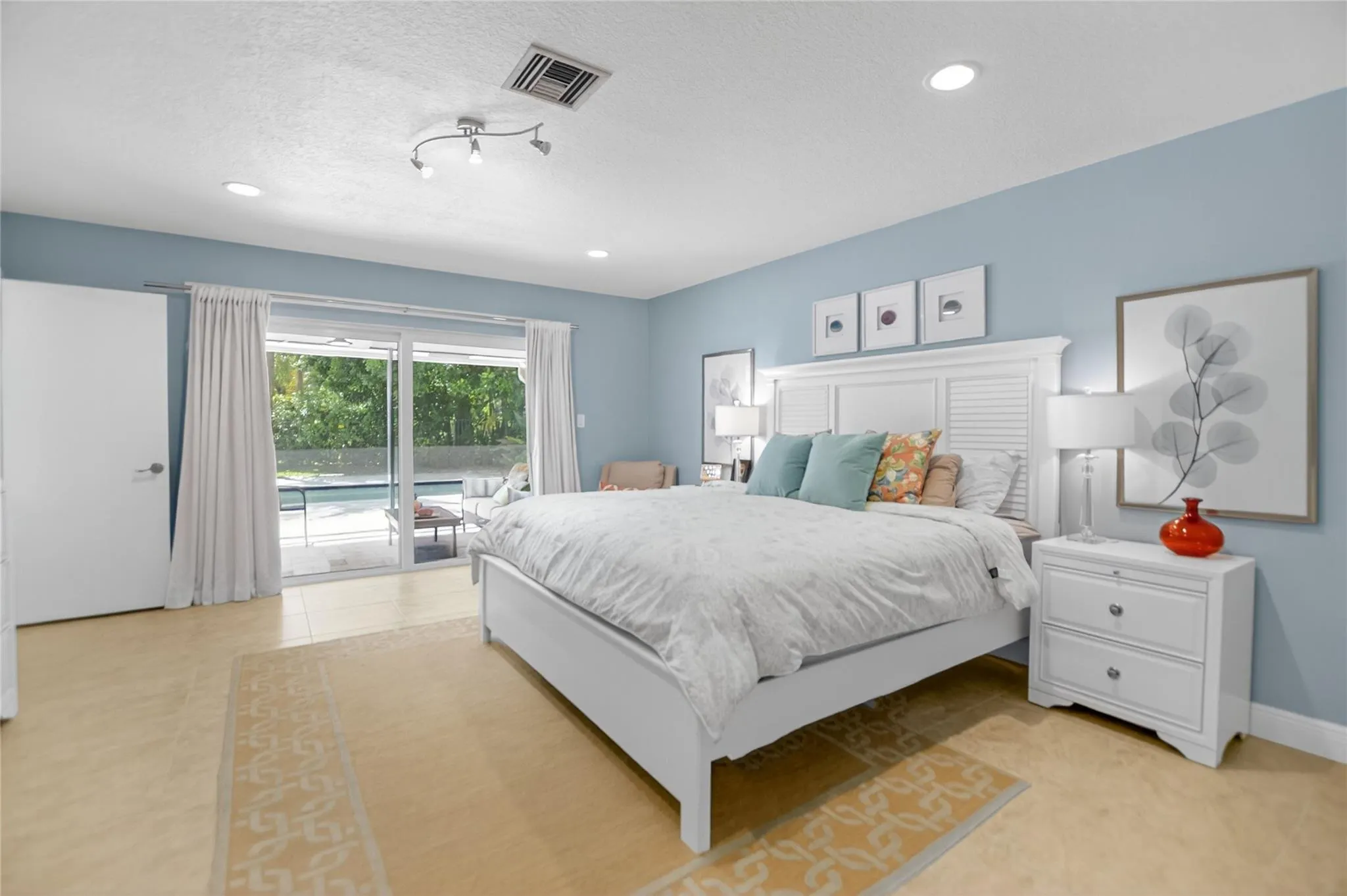 250 WOODLAKE Lane