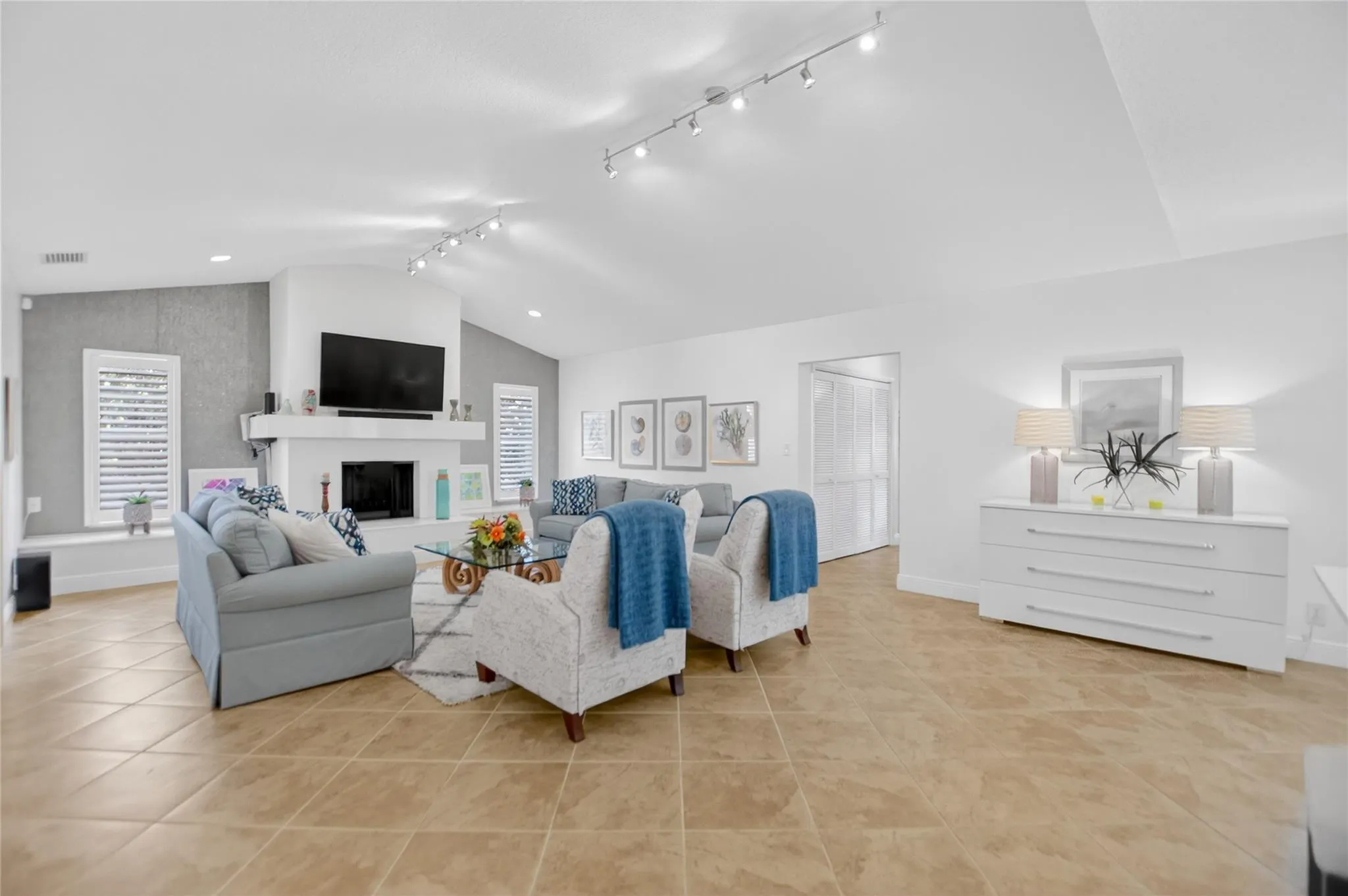 250 WOODLAKE Lane